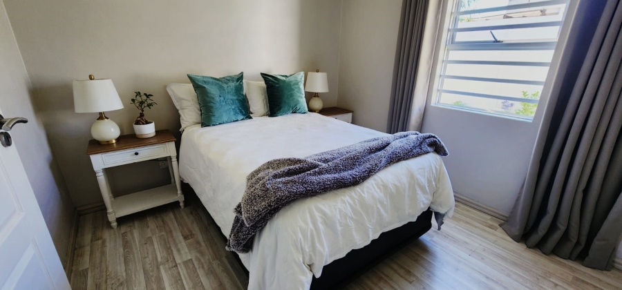 To Let 3 Bedroom Property for Rent in Uitzicht Western Cape